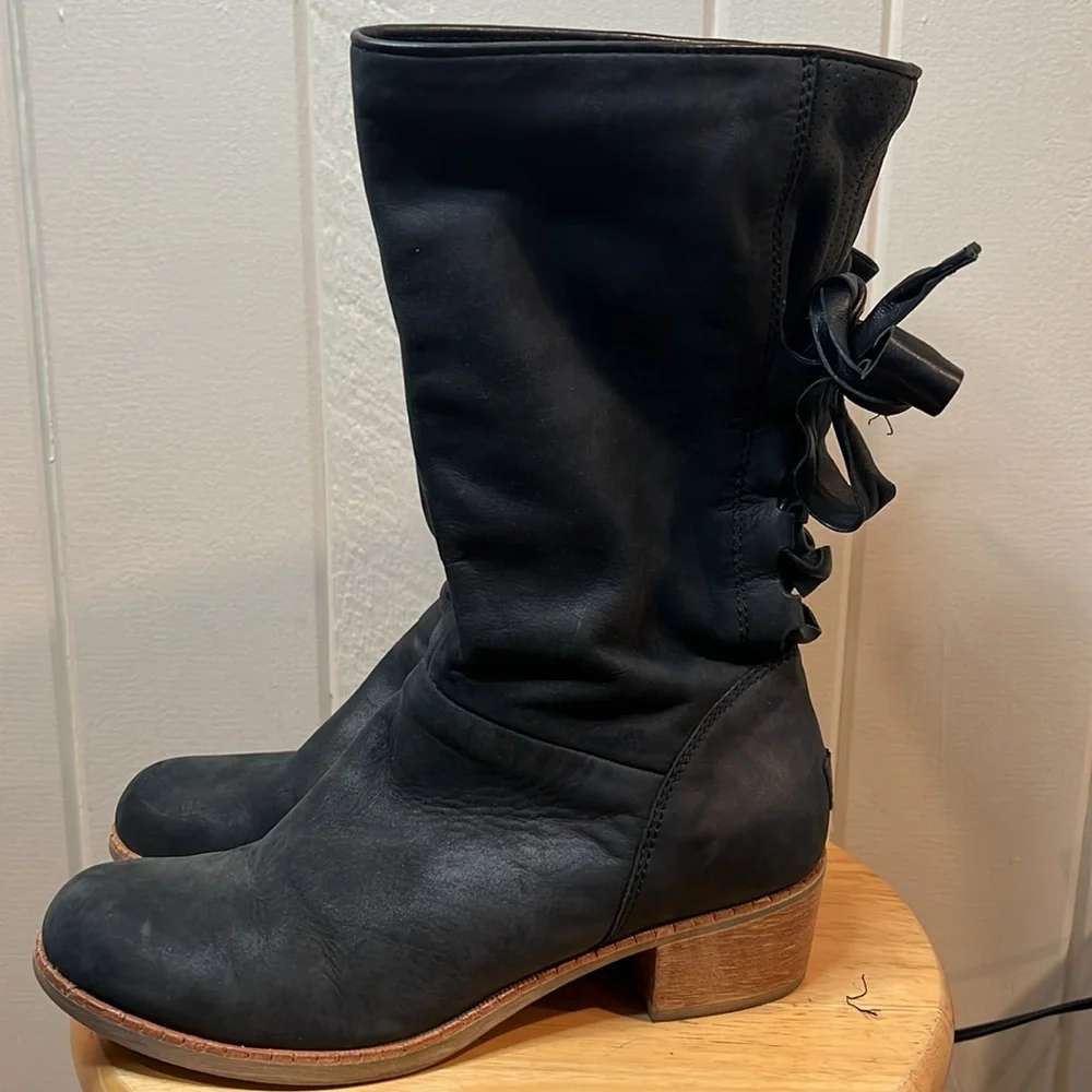 UGG Women's Black Leather Cary Bow Back Boots